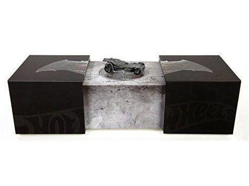 Hot Wheels Batman Vs Superman - Batmobile (SDCC 2015 Exclusive) 3 Hot Wheels Batman Vs Superman - Batmobile (SDCC 2015 Exclusive)